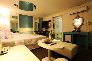 Rodeo Hotel 2*